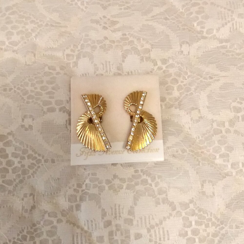 Vintage White Clear Cubic Zirconia Gold Tone Earrings Non-Pierced Clip Earrings